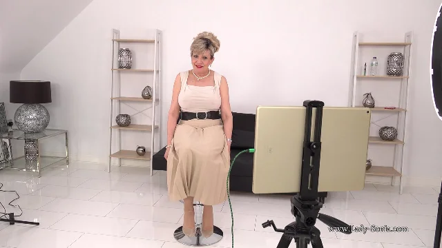 Preview of Busty Office Live Stream Footage XXX
